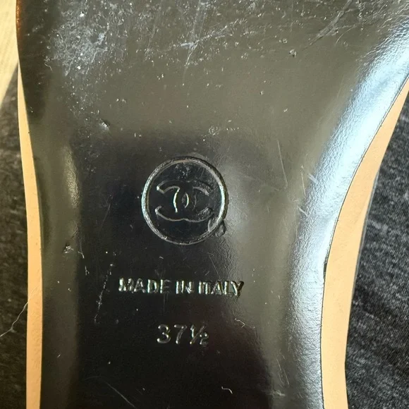 CHANEL Black and Cream Loafers 37.5 6.5 - Picture 10 of 11